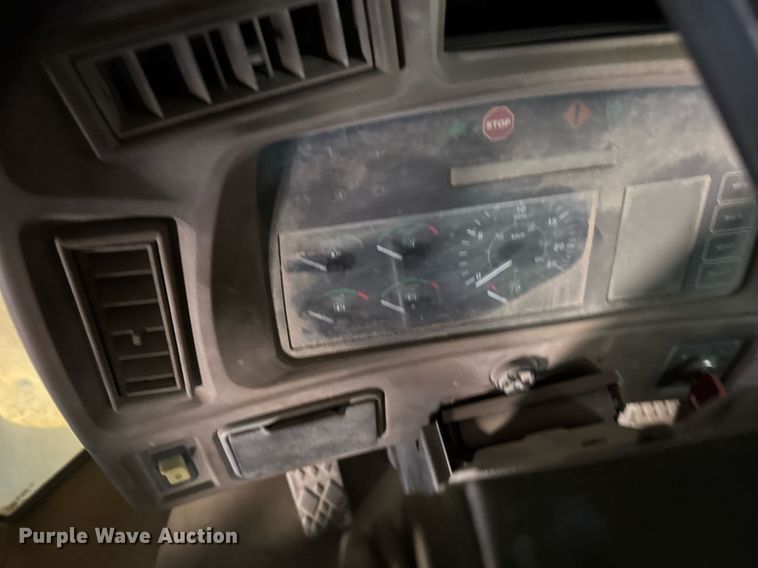 image for item NN9611 1997 John Deere 444H wheel loader