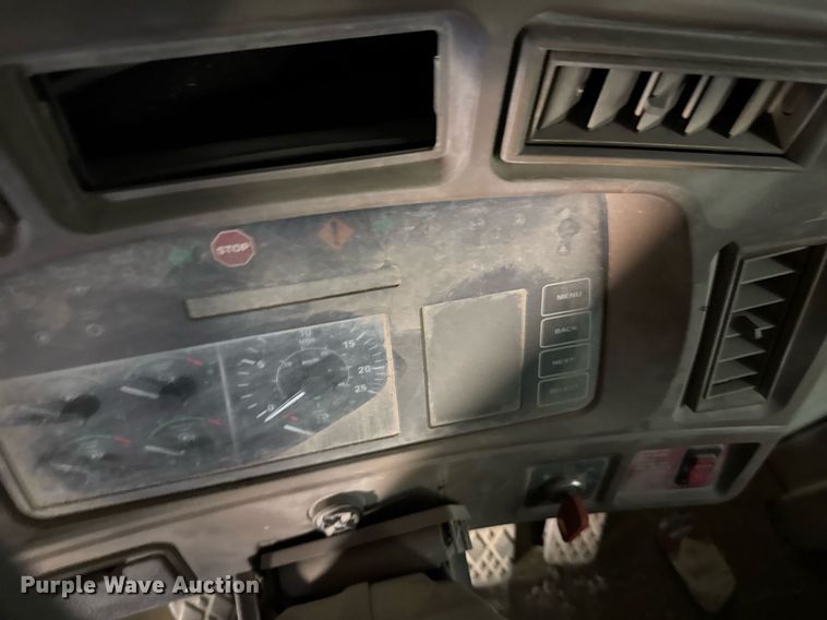 image for item NN9611 1997 John Deere 444H wheel loader