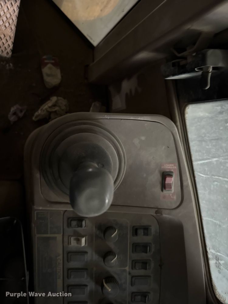 image for item NN9611 1997 John Deere 444H wheel loader