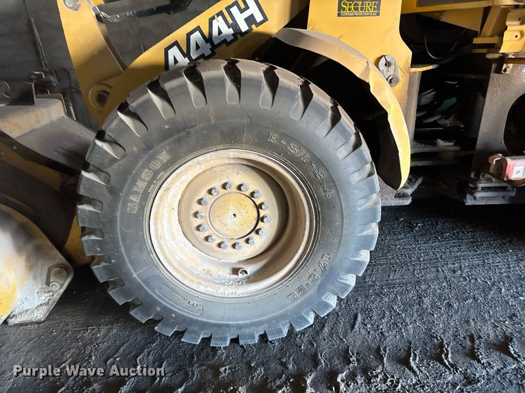 image for item NN9611 1997 John Deere 444H wheel loader