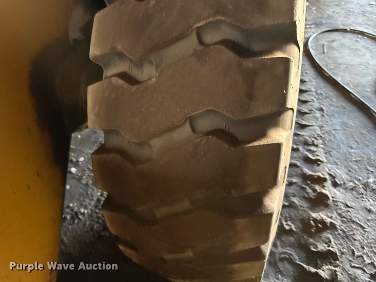 image for item NN9611 1997 John Deere 444H wheel loader