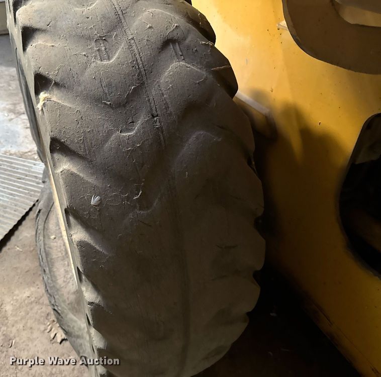 image for item NN9611 1997 John Deere 444H wheel loader