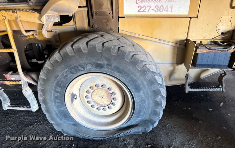 image for item NN9611 1997 John Deere 444H wheel loader