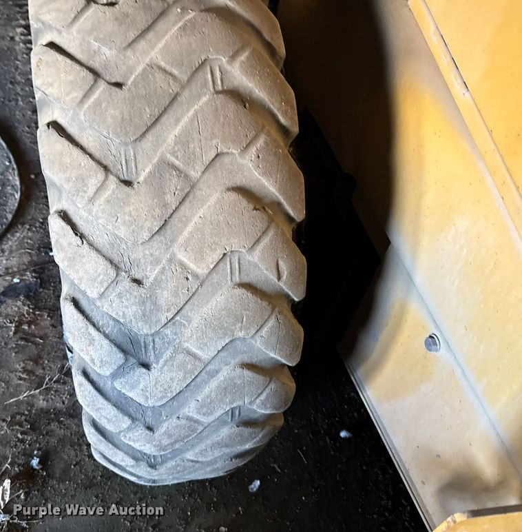 image for item NN9611 1997 John Deere 444H wheel loader