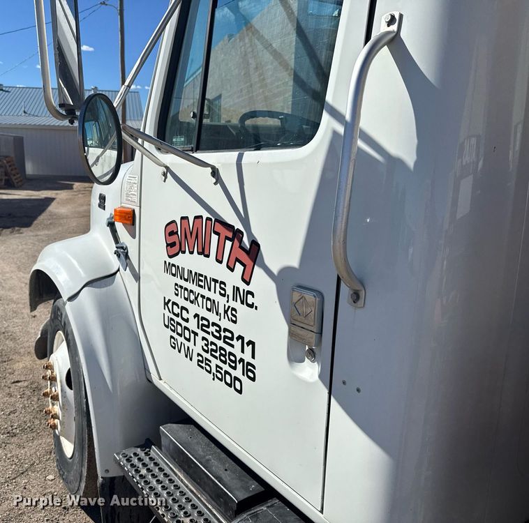 image for item NN9626 1999 International 4700 crane truck