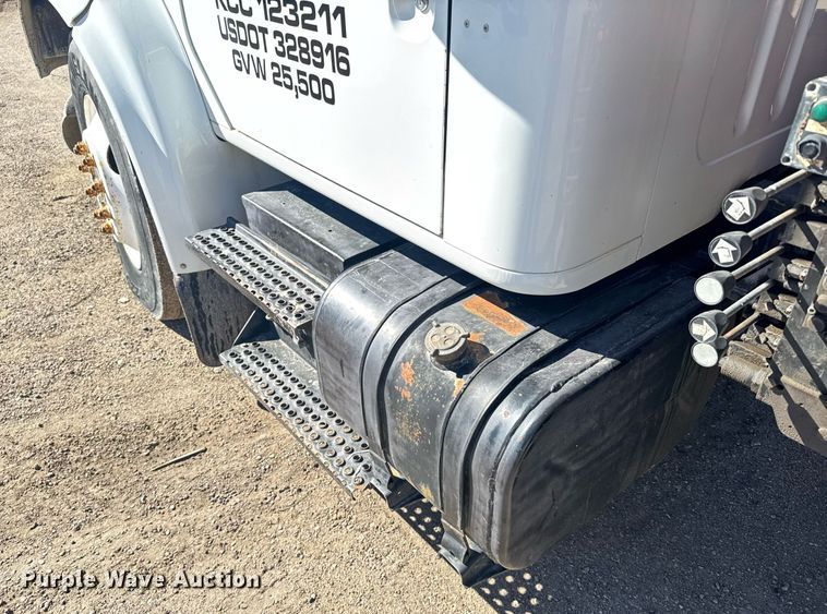 image for item NN9626 1999 International 4700 crane truck