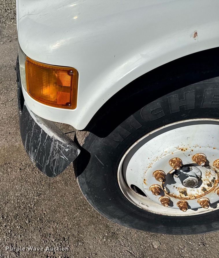 image for item NN9626 1999 International 4700 crane truck