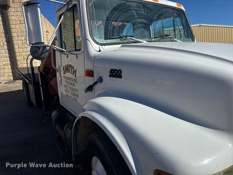 image for item NN9626 1999 International 4700 crane truck