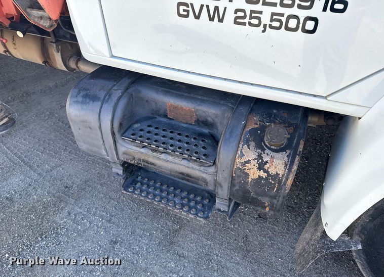 image for item NN9626 1999 International 4700 crane truck