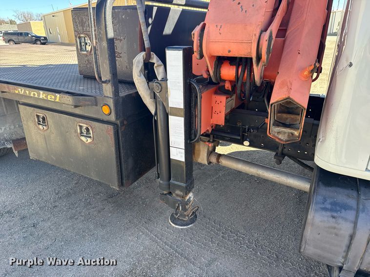 image for item NN9626 1999 International 4700 crane truck