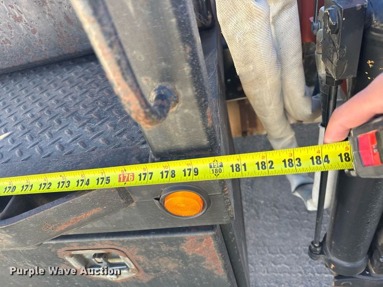 image for item NN9626 1999 International 4700 crane truck
