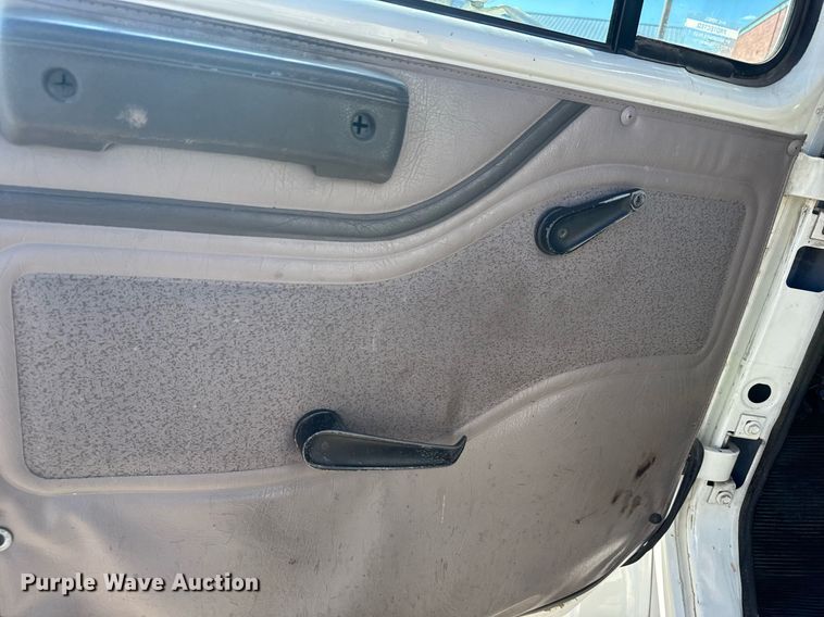 image for item NN9626 1999 International 4700 crane truck