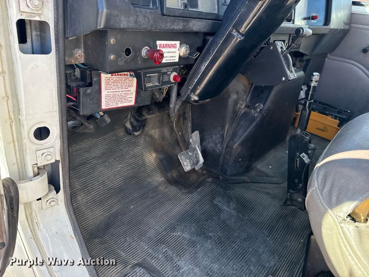 image for item NN9626 1999 International 4700 crane truck