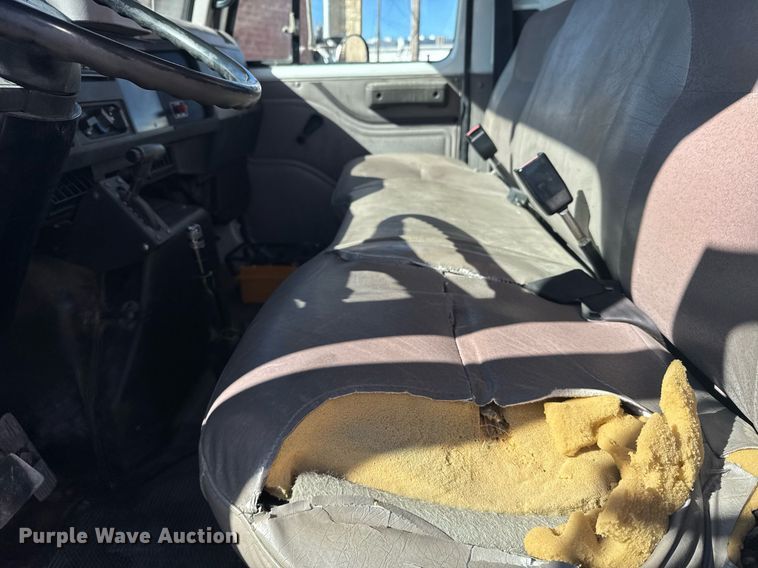 image for item NN9626 1999 International 4700 crane truck