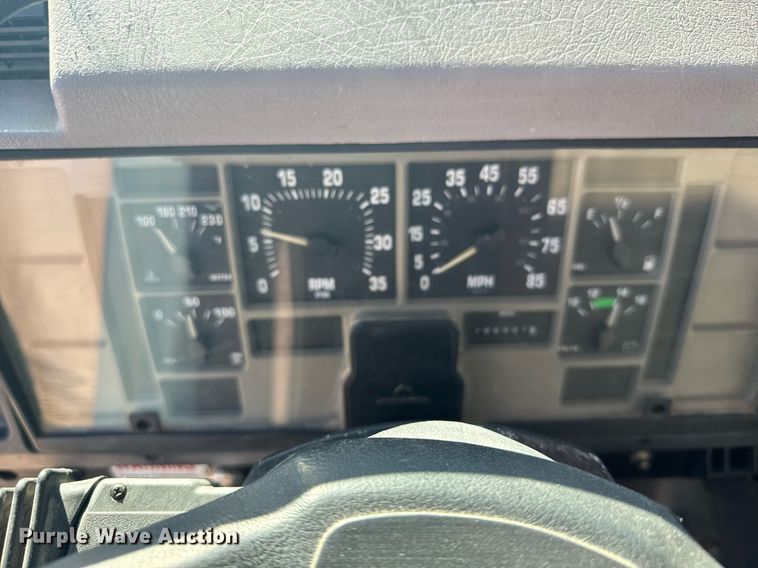 image for item NN9626 1999 International 4700 crane truck