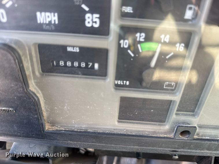 image for item NN9626 1999 International 4700 crane truck