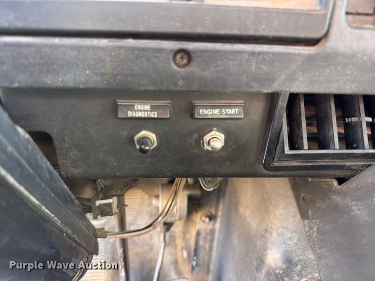 image for item NN9626 1999 International 4700 crane truck