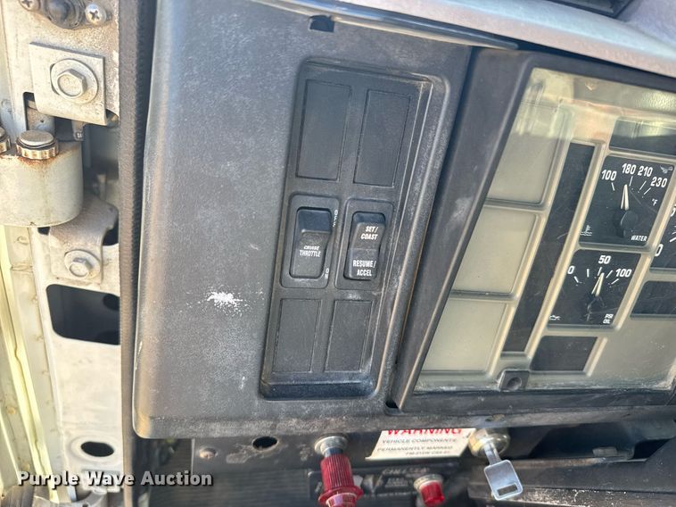 image for item NN9626 1999 International 4700 crane truck