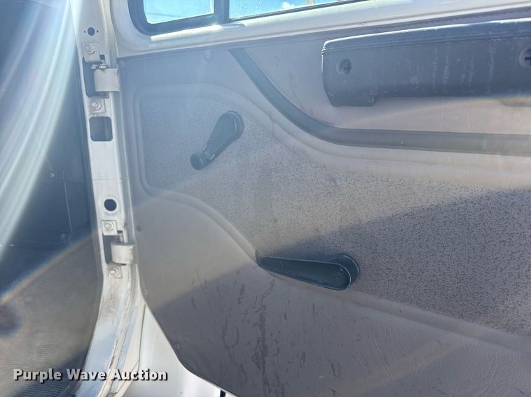 image for item NN9626 1999 International 4700 crane truck