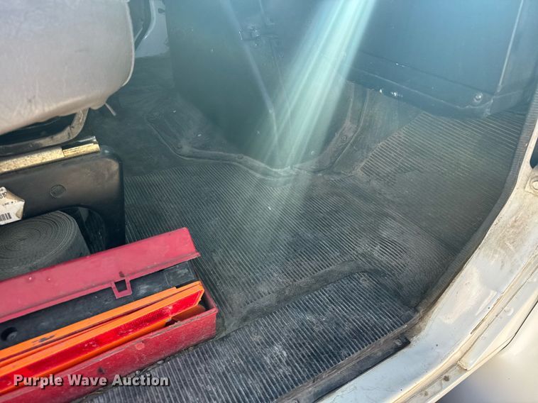 image for item NN9626 1999 International 4700 crane truck