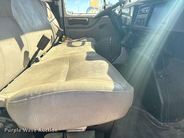 image for item NN9626 1999 International 4700 crane truck