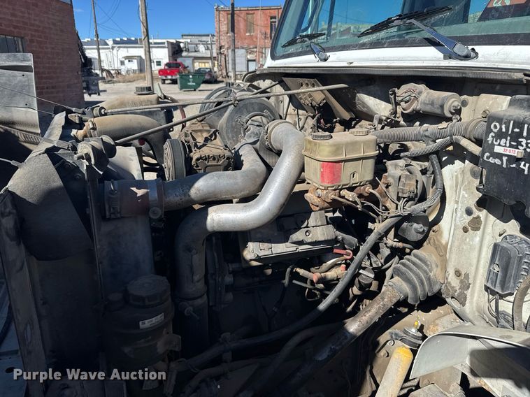 image for item NN9626 1999 International 4700 crane truck