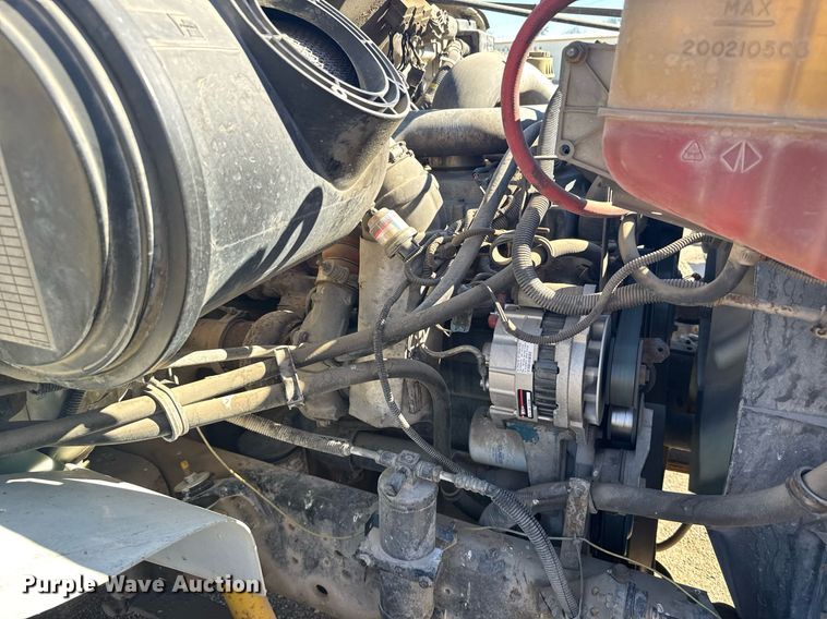 image for item NN9626 1999 International 4700 crane truck