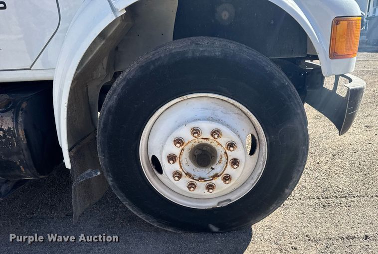 image for item NN9626 1999 International 4700 crane truck