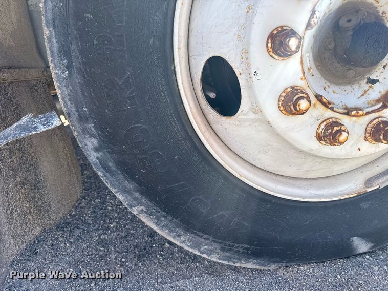 image for item NN9626 1999 International 4700 crane truck