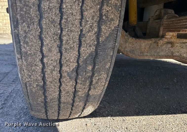 image for item NN9626 1999 International 4700 crane truck