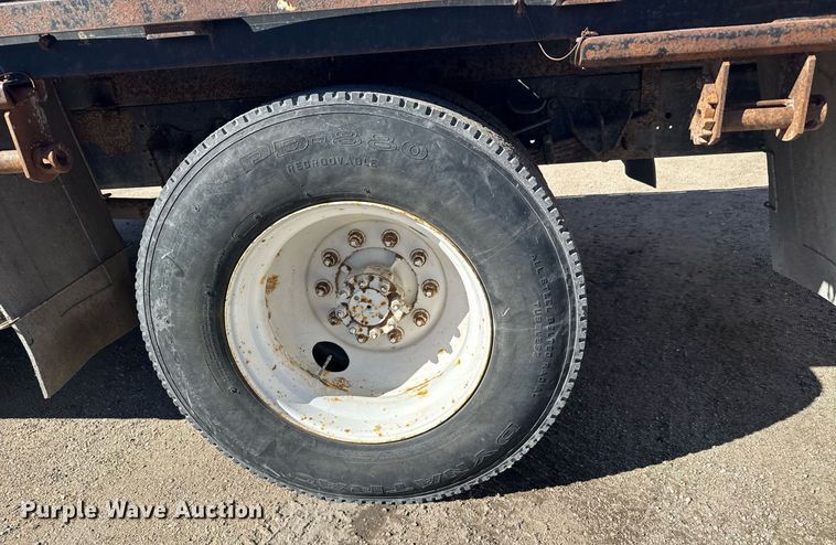 image for item NN9626 1999 International 4700 crane truck