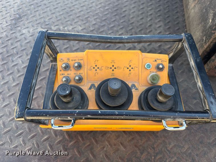 image for item NN9626 1999 International 4700 crane truck