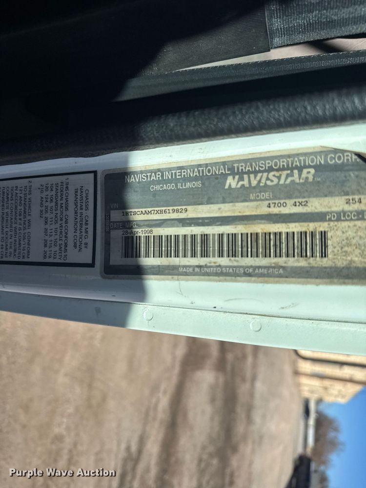 image for item NN9626 1999 International 4700 crane truck