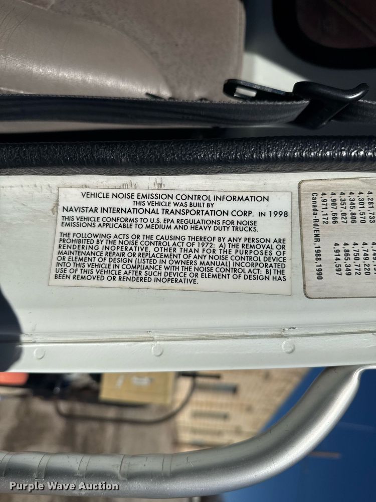 image for item NN9626 1999 International 4700 crane truck