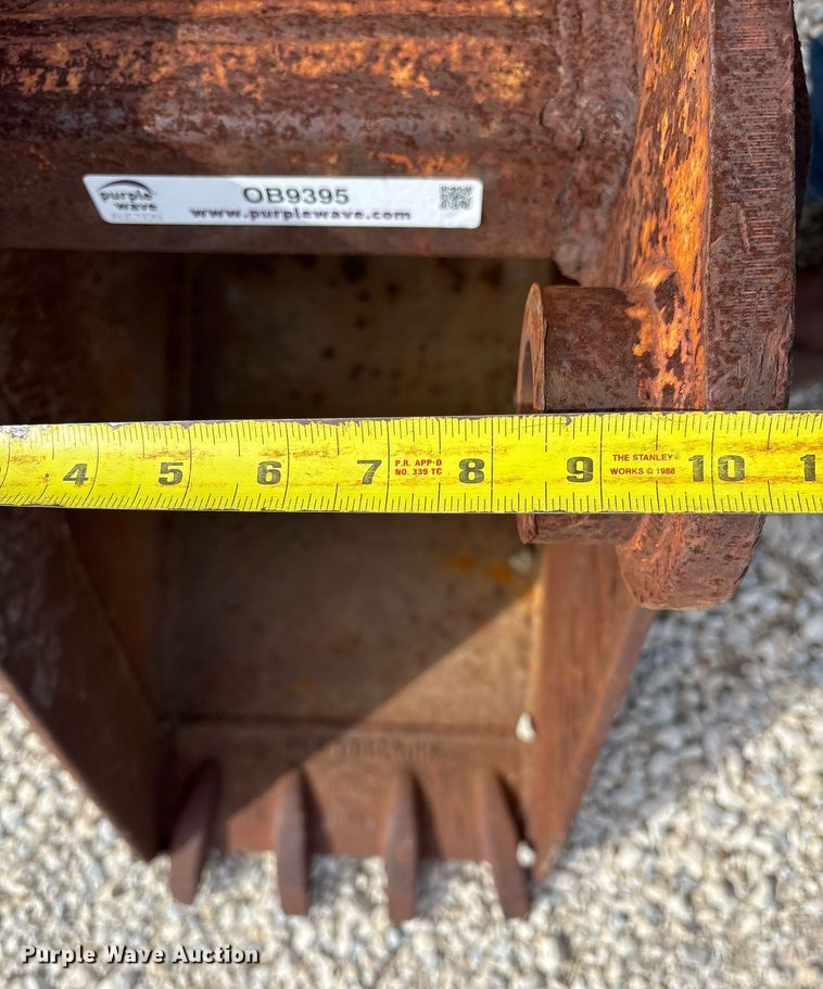 image for item OB9395 Hensley JD318MD4100 excavator bucket