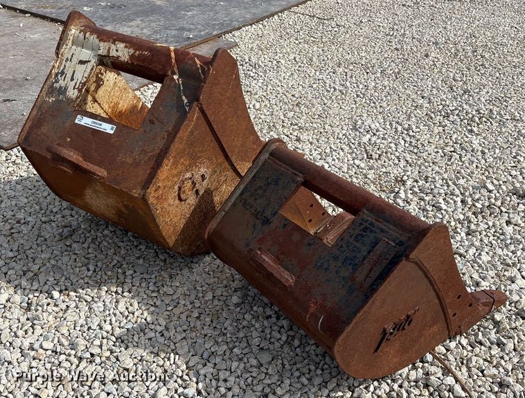 image for item OB9396 (2) excavator buckets