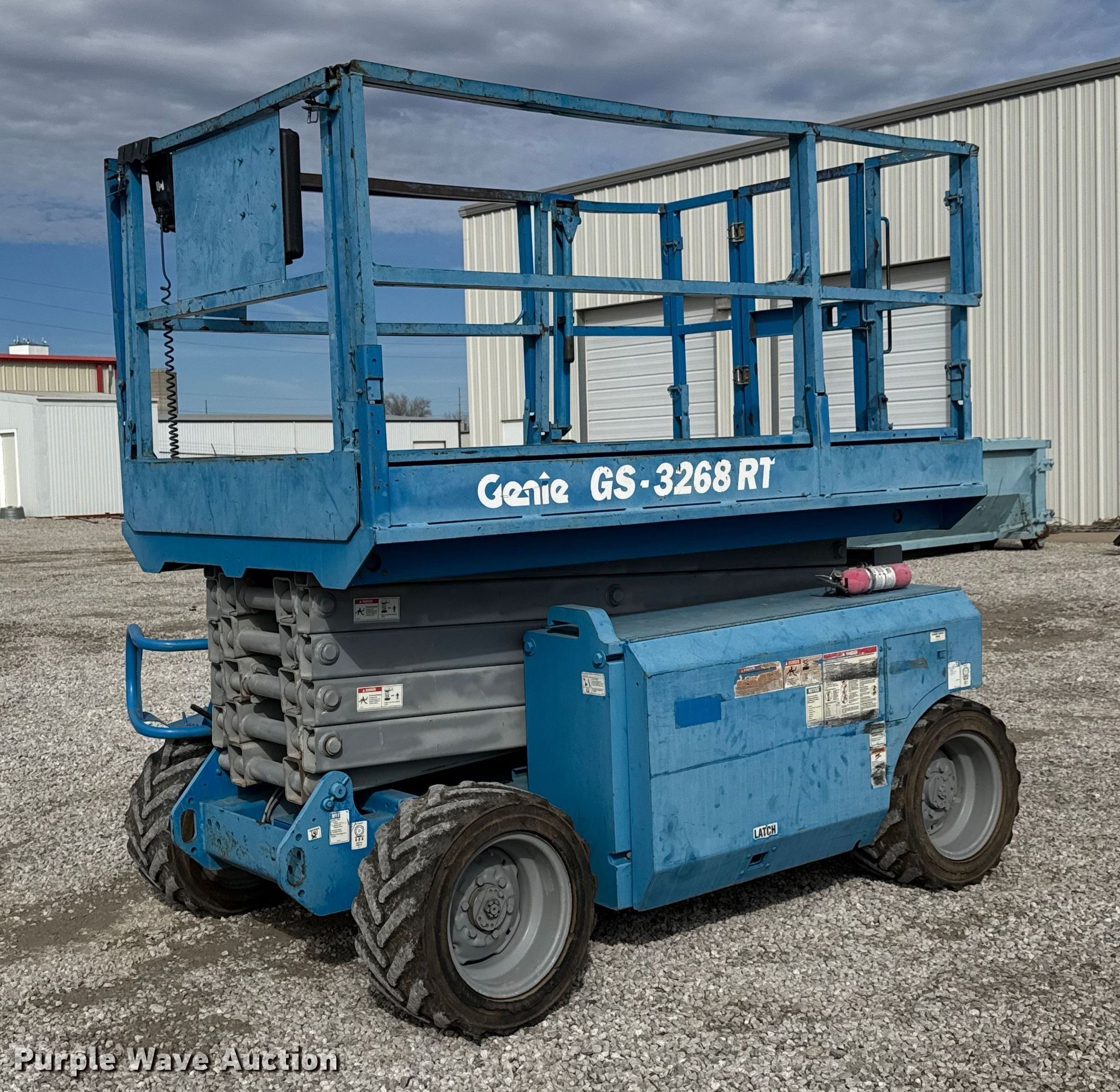 2006 Genie GS-3268 RT scissor lift in Valley Center, KS