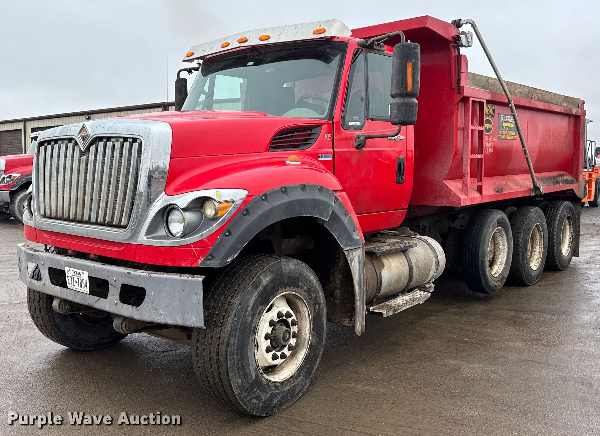 洋書 INTERNATIONAL TRUCKS LH9493.JPG