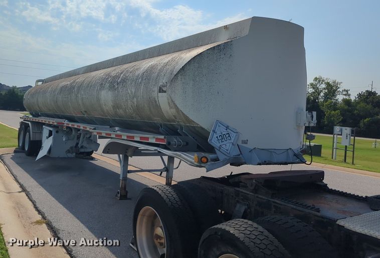 image for item DL1056 1982 J&L Tank tank trailer