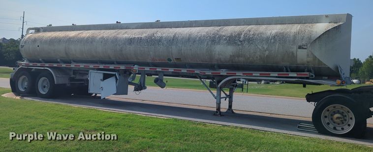 image for item DL1056 1982 J&L Tank tank trailer
