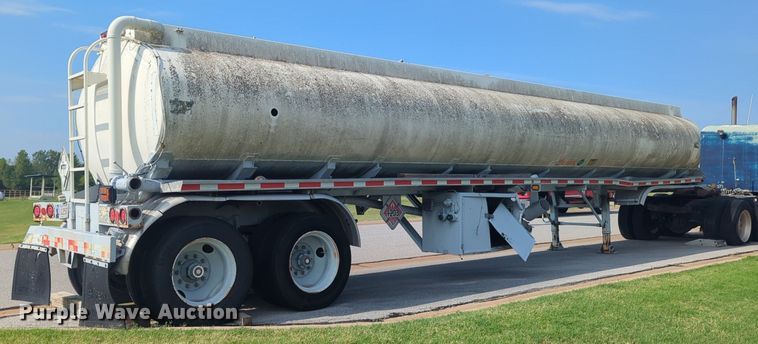 image for item DL1056 1982 J&L Tank tank trailer