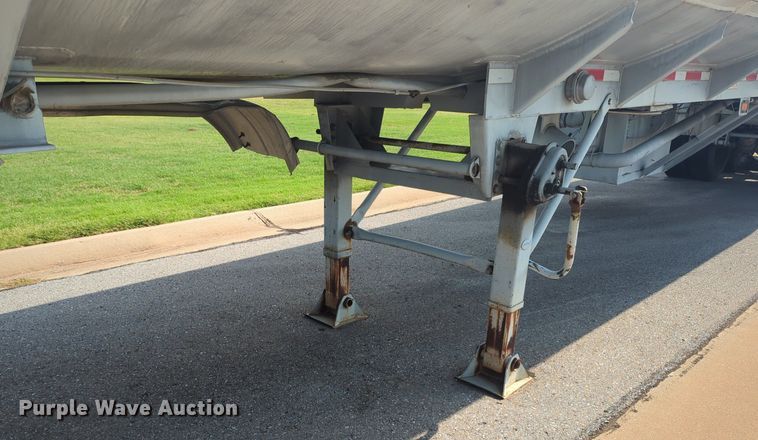 image for item DL1056 1982 J&L Tank tank trailer