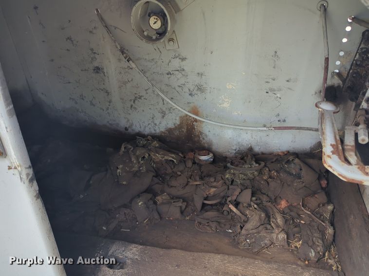 image for item DL1056 1982 J&L Tank tank trailer