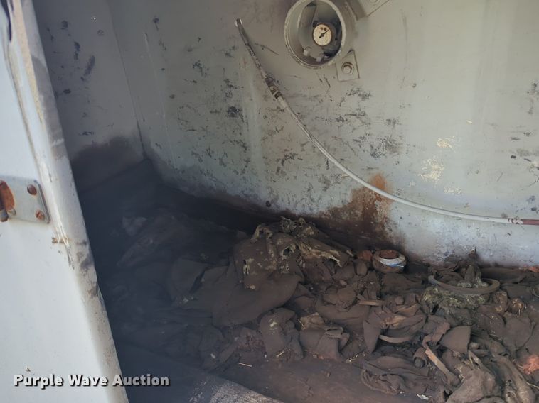 image for item DL1056 1982 J&L Tank tank trailer