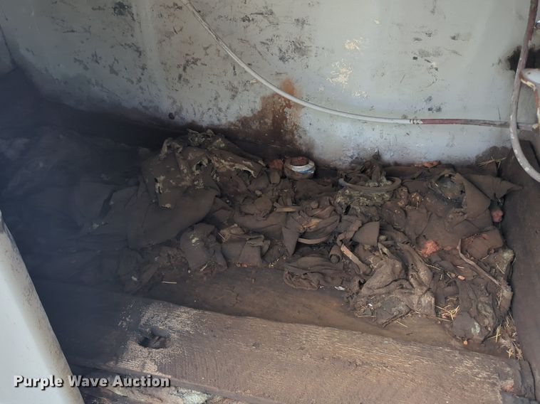 image for item DL1056 1982 J&L Tank tank trailer