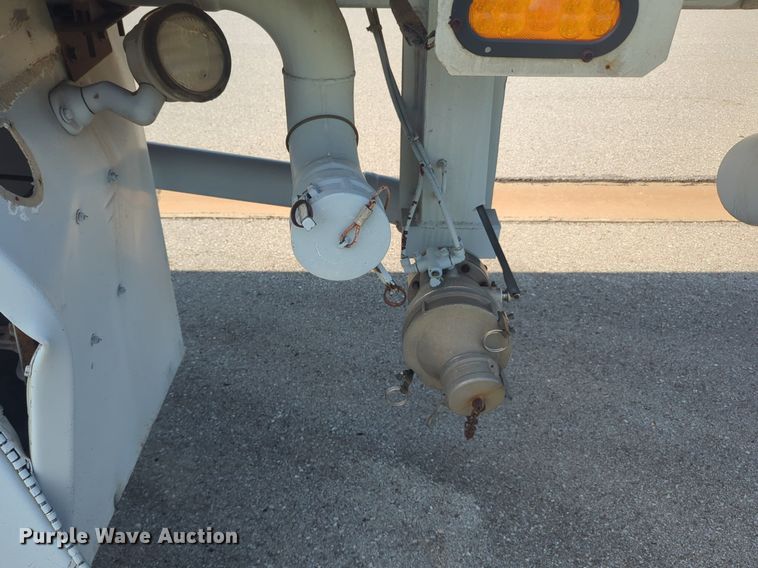 image for item DL1056 1982 J&L Tank tank trailer