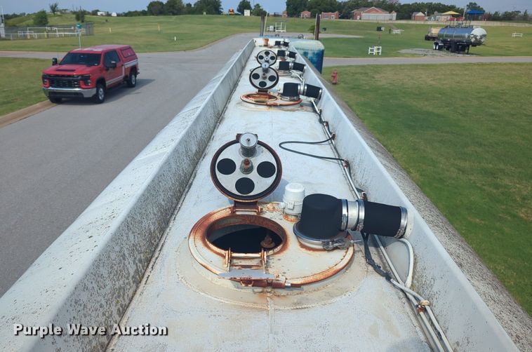 image for item DL1056 1982 J&L Tank tank trailer