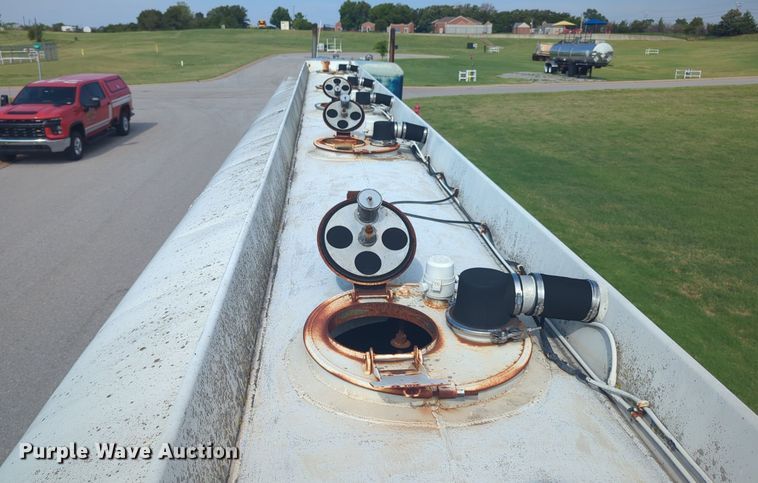 image for item DL1056 1982 J&L Tank tank trailer