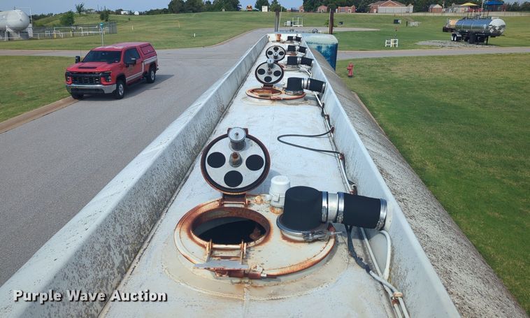 image for item DL1056 1982 J&L Tank tank trailer