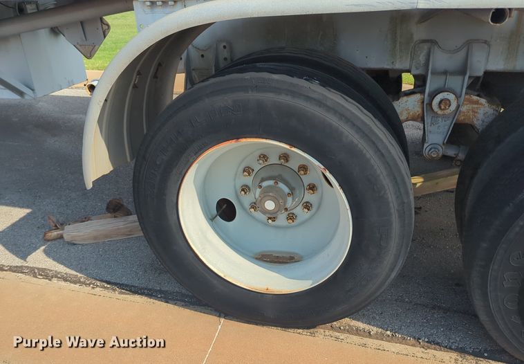 image for item DL1056 1982 J&L Tank tank trailer